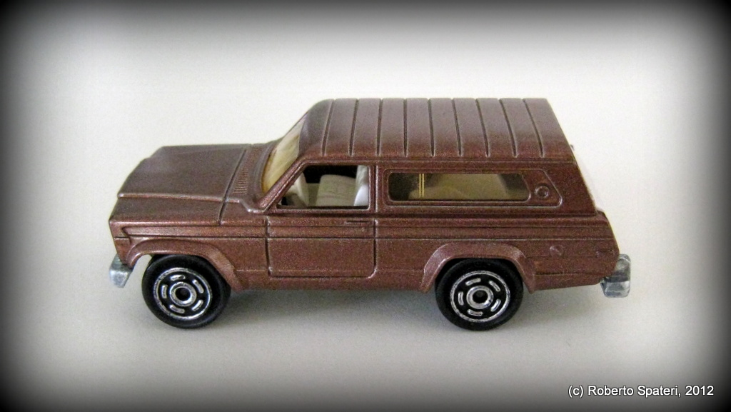 Majorette Jeep Cherokee Chief (n.236)